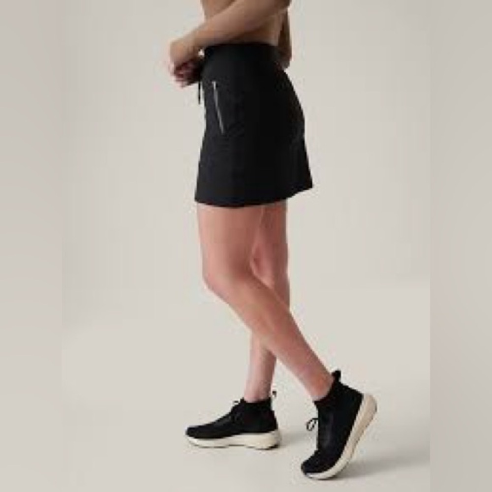 ATHLETA The Trekkie Skort Size 4 Black Hiking Running Outdoors Gorpcore NEW - Picture 3 of 11